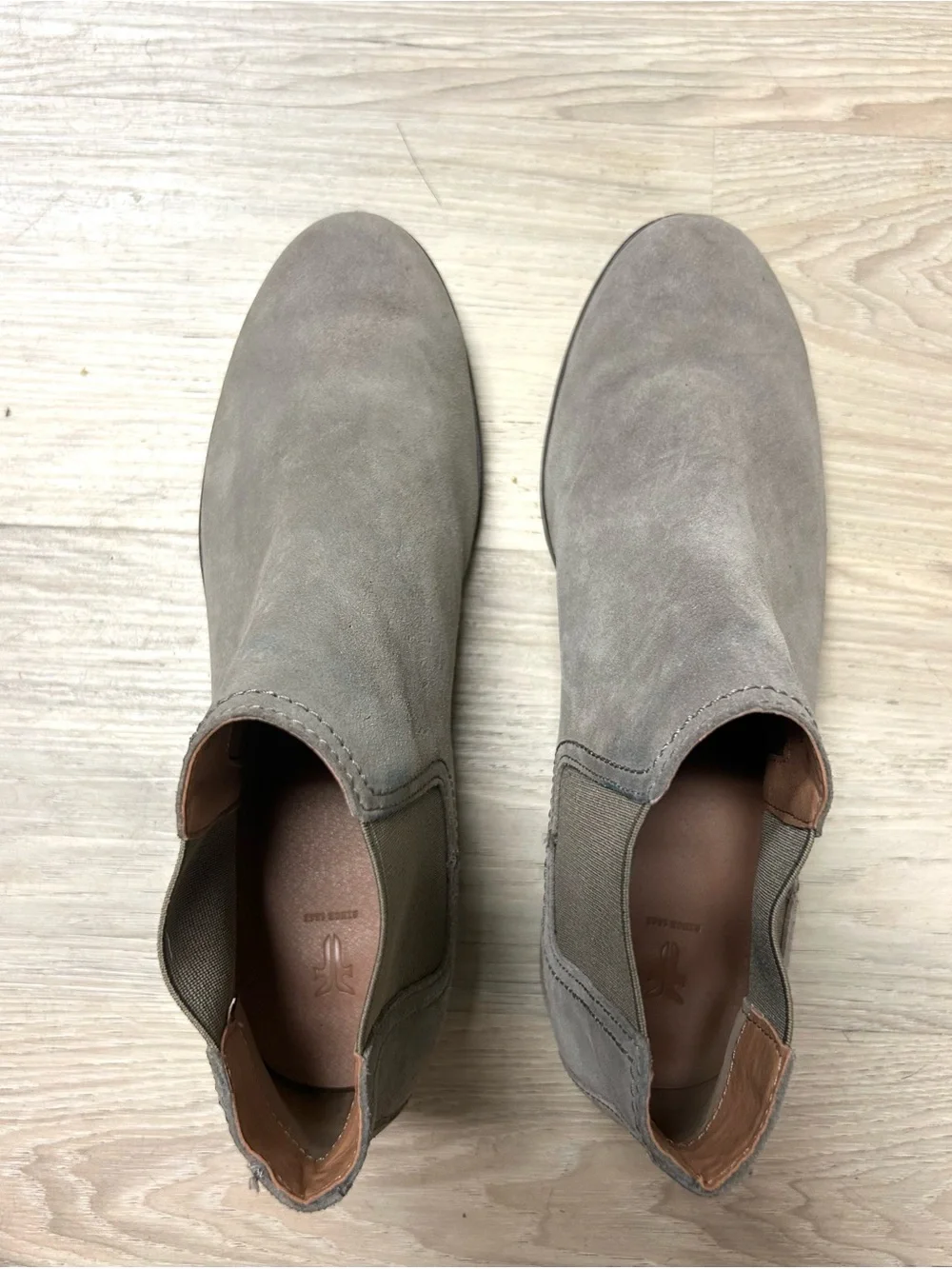 Frye Ankle Booties Chelsea Suede Women Sz 9M Taupe Pull On Boots Boho Minimalist